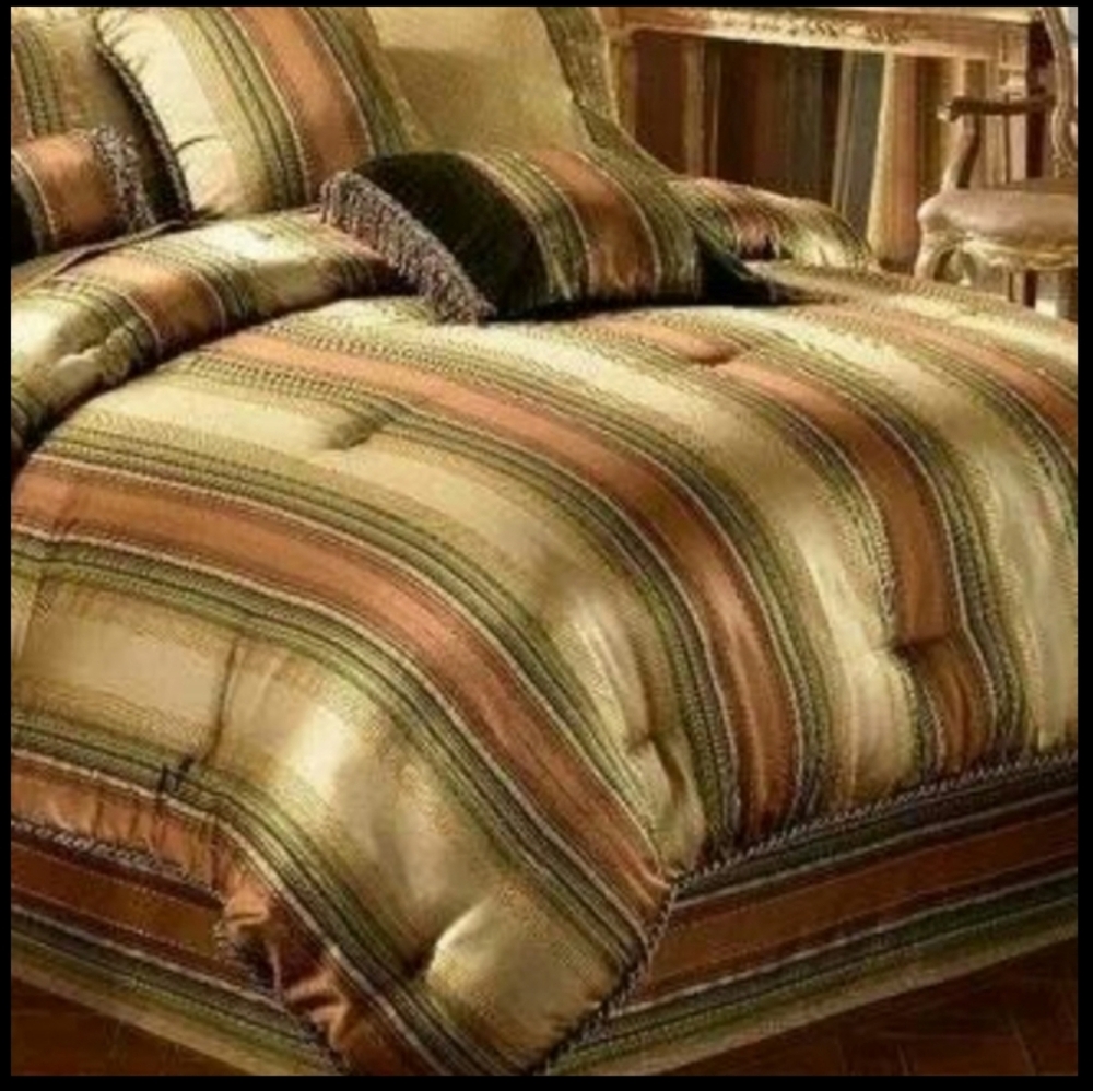 Croscill Comforter Carrington Stripes Twisted Cord Trim + Bedskirt